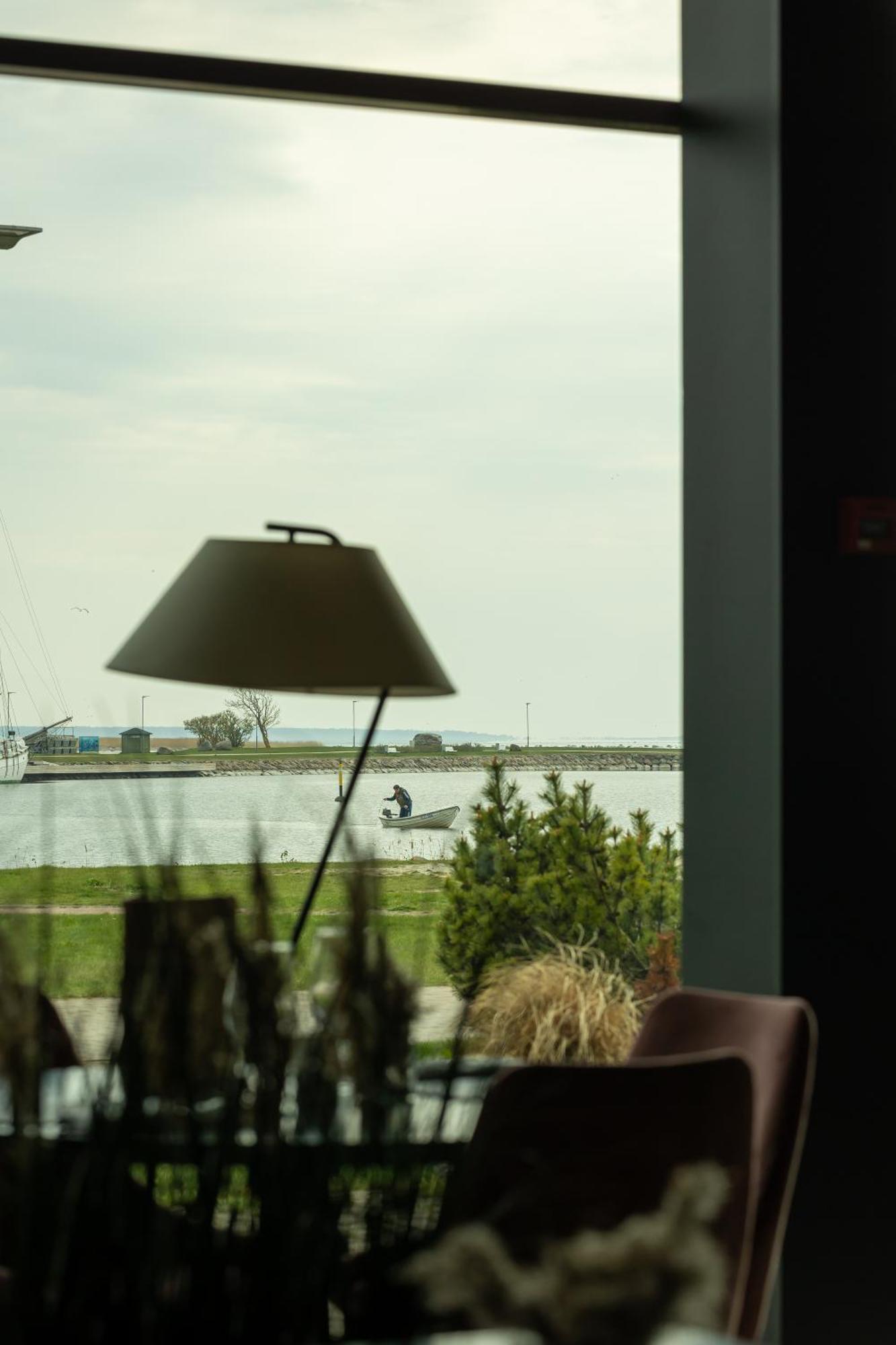 Oe Seaside Suites & Spa Kuressaare Exteriör bild