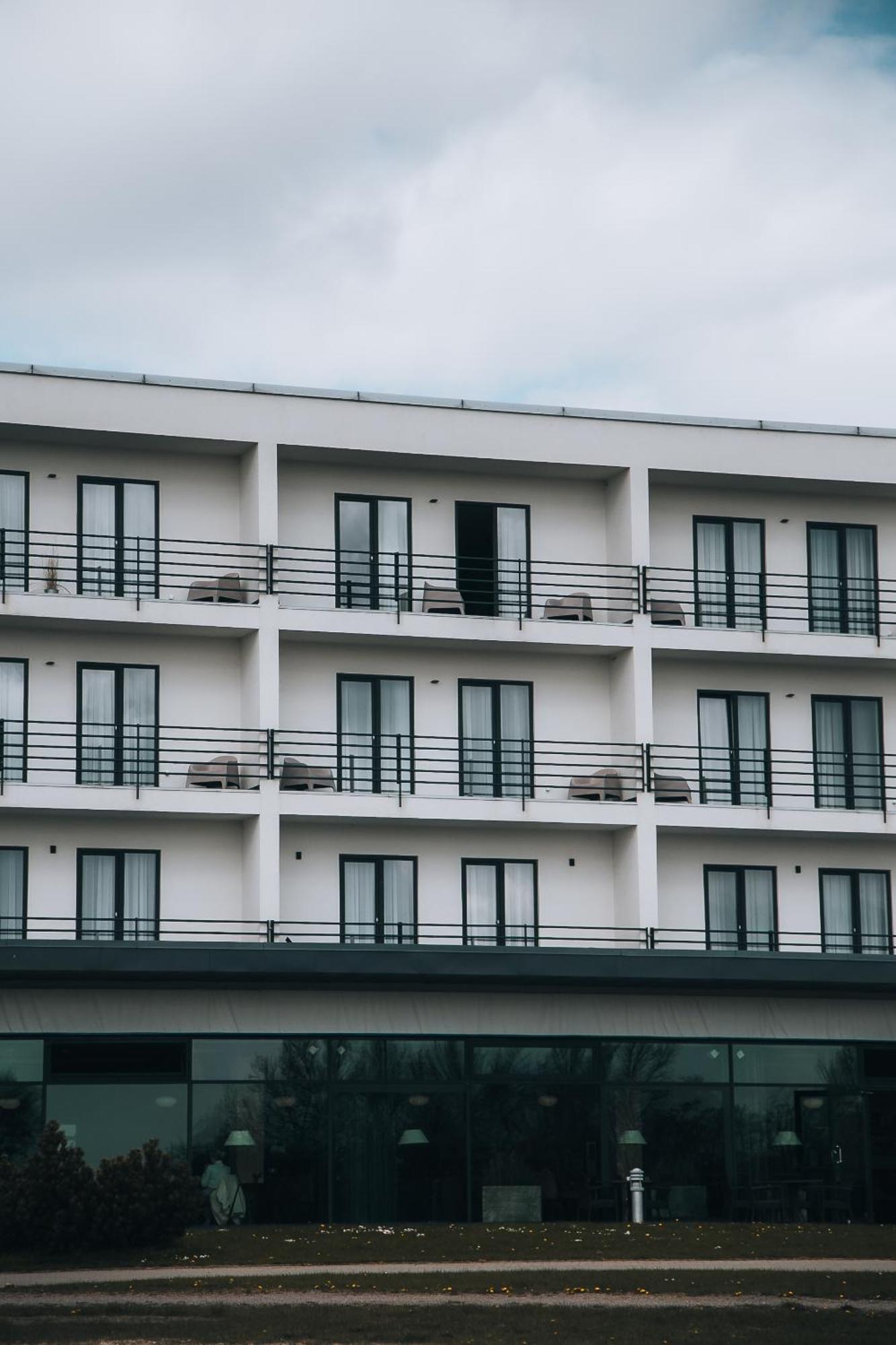 Oe Seaside Suites & Spa Kuressaare Exteriör bild