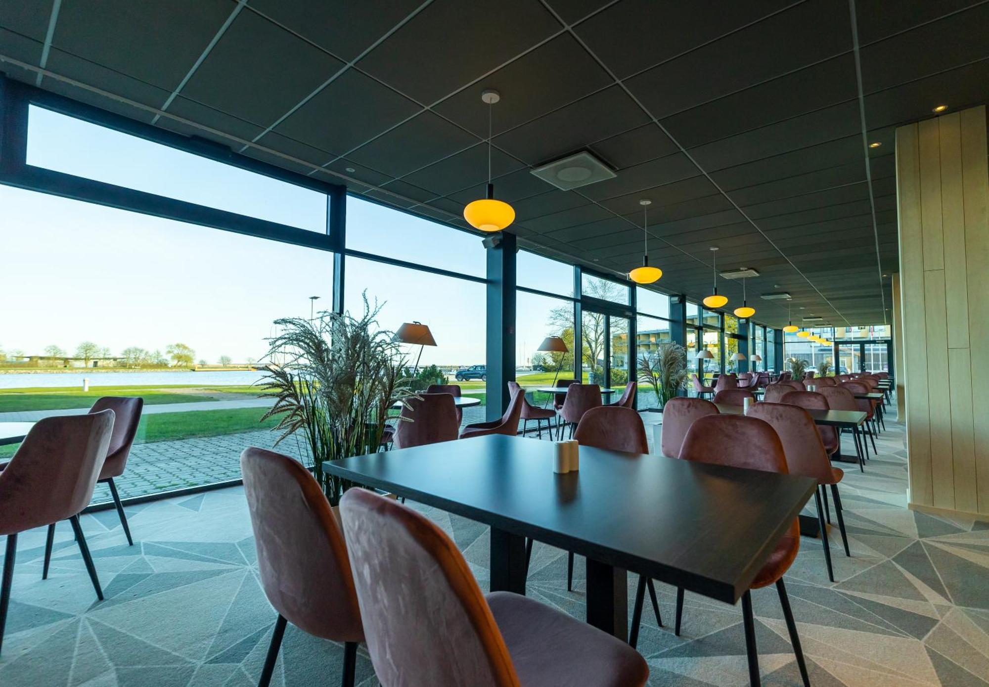 Oe Seaside Suites & Spa Kuressaare Exteriör bild