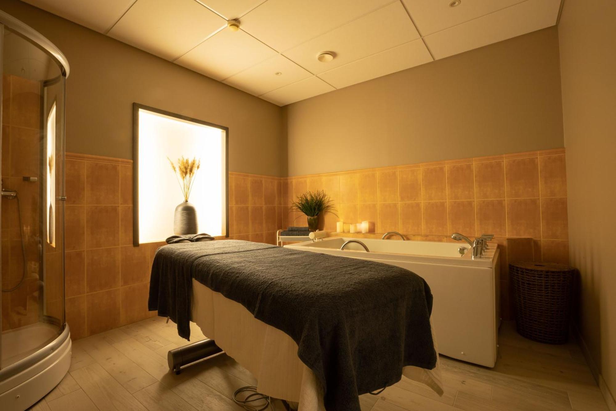 Oe Seaside Suites & Spa Kuressaare Exteriör bild